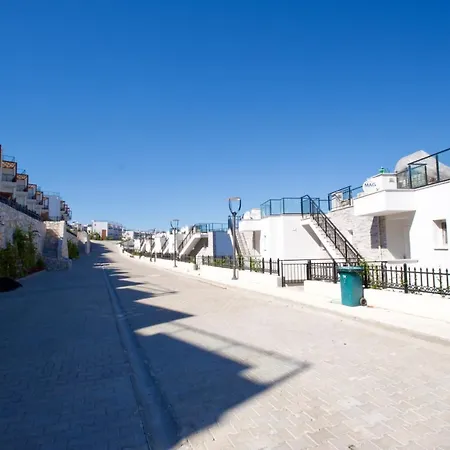 With The Pool And Sea View, As You Can Have A Pleasant Time On Your Balcony * Bogazici