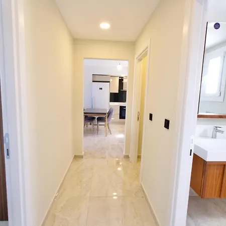 With The Pool And Sea View, As You Can Have A Pleasant Time On Your Balcony Apartmán