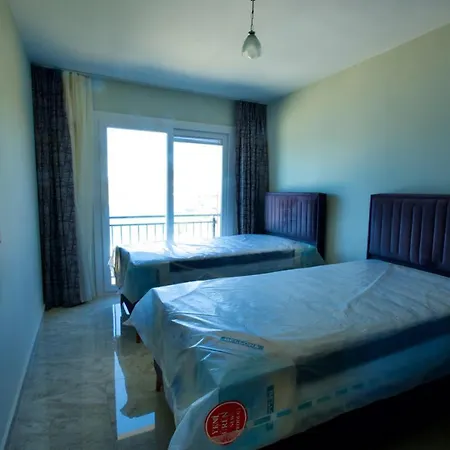 With The Pool And Sea View, As You Can Have A Pleasant Time On Your Balcony Apartmán Bogazici