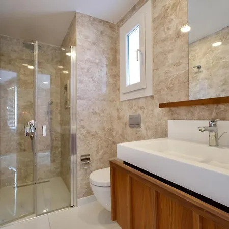 With The Pool And Sea View, As You Can Have A Pleasant Time On Your Balcony Apartmán Bogazici