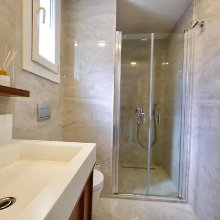 With The Pool And Sea View, As You Can Have A Pleasant Time On Your Balcony Apartmán Bogazici